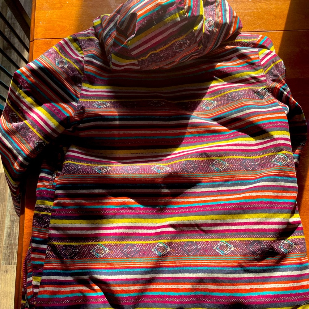 I am selling an XS Burton Snowboard Jacket for Women/Girls. - Picture 3 of 4
